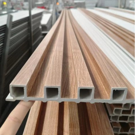 FOURNISSEUR ADJAME :Panneau mural cannelé moderne en Wpc de haute qualité Panneaux muraux en WPC cannelés pour la décoration intérieure