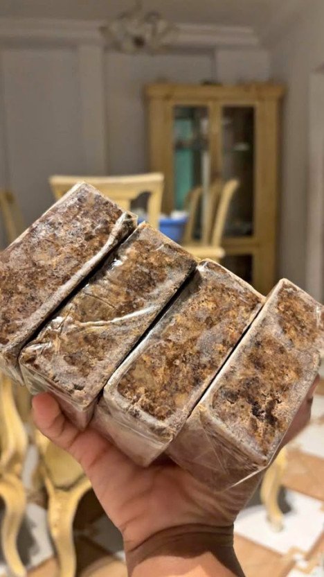 Savon Noir Africain Du NIGERIA Gommage Corps Naturel Bio Brut Soin Visage Corps Savon Noir 200 G LOT DE 12 COMMANDE MINIMUM 12 MORCEAU PRIX UNITAIRE 600