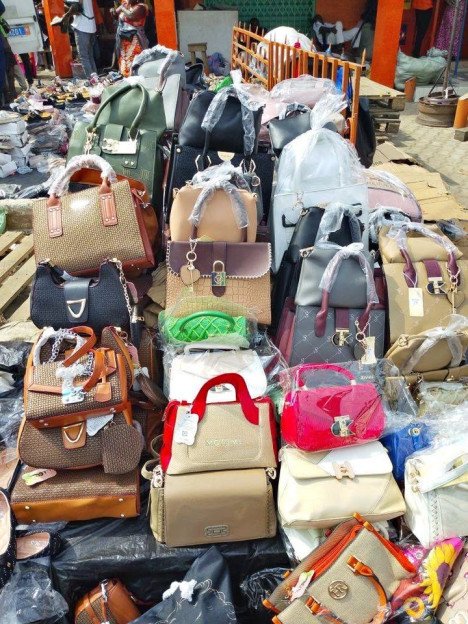 Grossiste sacs tout model Adjame