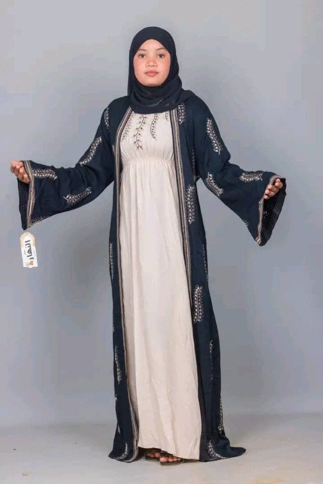 👑 1. Kaftans Royaux "Majesté" – Haute Couture Turquie